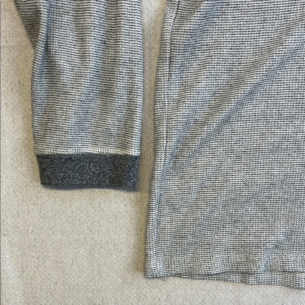 Quiksilver Light Gray Hooded Long Sleeve Pullover - Picture 4 of 10